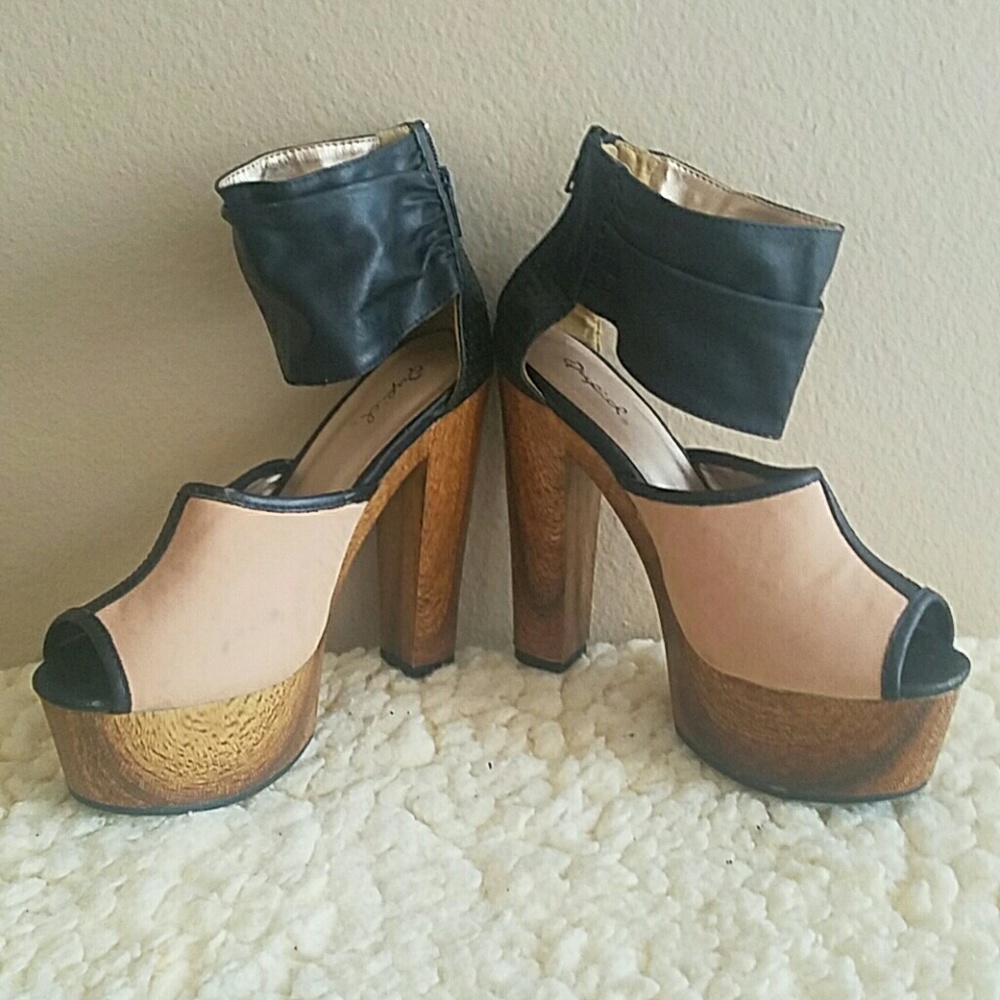 Shoes - Picture 3 of 7